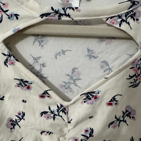 No Boundaries Floral Open Hole Top | Size M - Picture 6 of 9